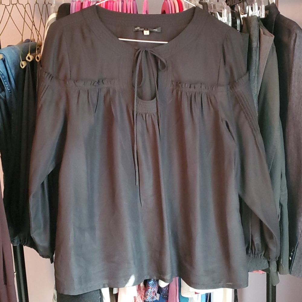 Rose & Olive black keyhole blouse